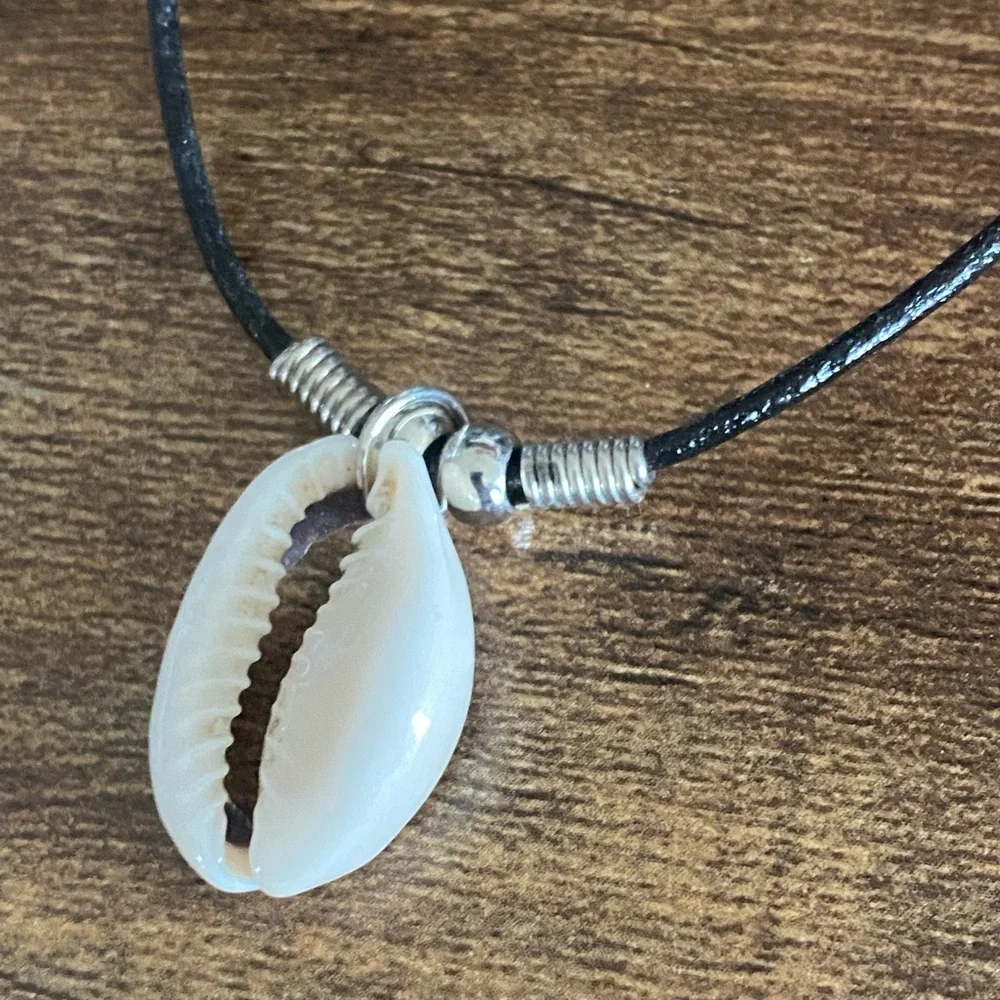 Seashell Necklace - Picture 1 of 3